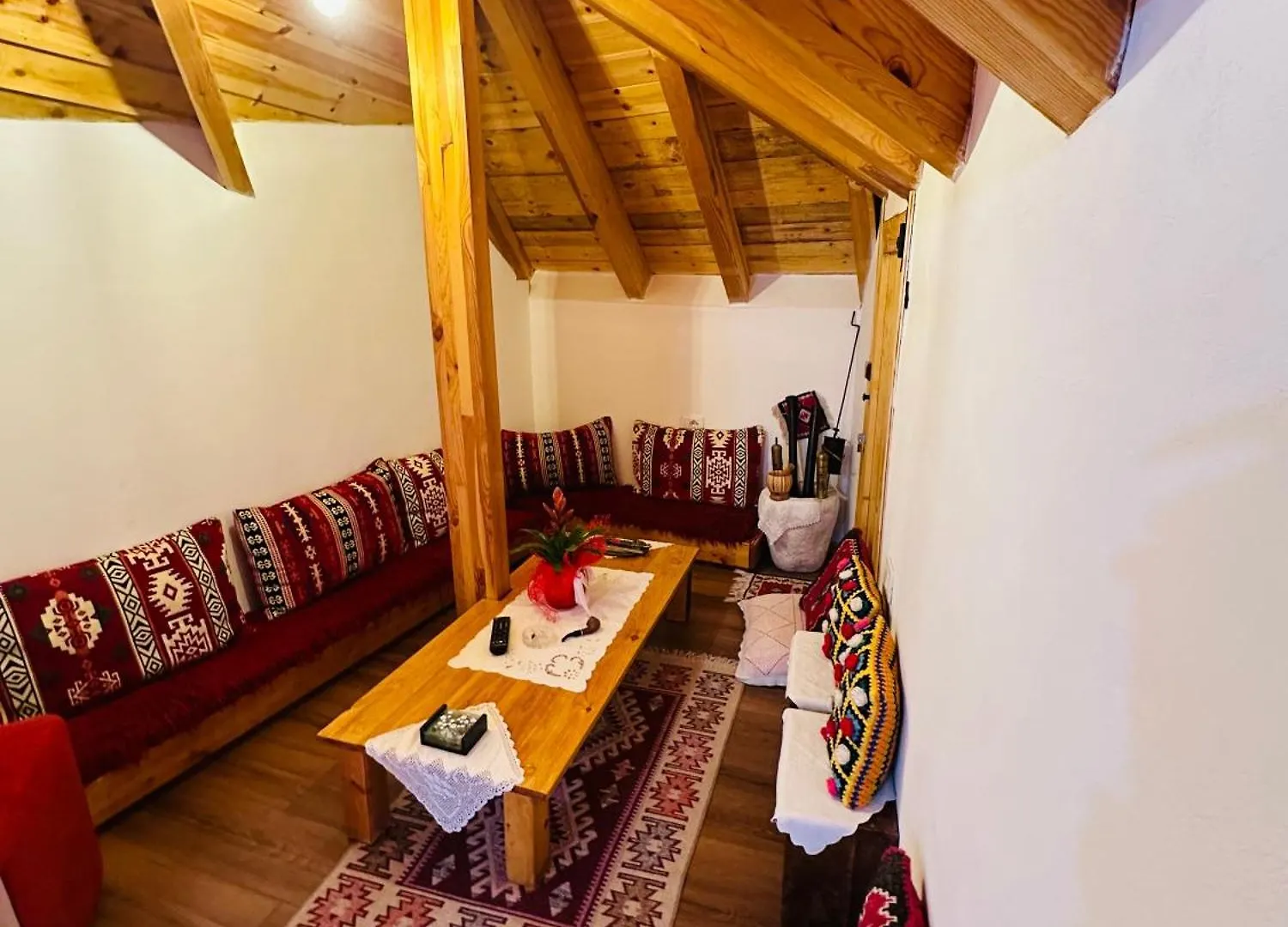 Kore Guest House Гирокастра Албания